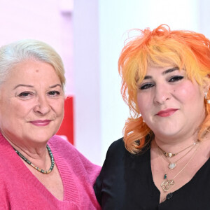 Exclusif - Josiane Balasko et sa fille Marilou Berry - Enregistrement de l'émission "Vivement Dimanche", présentée par M.Drucker et diffusée le 12 décembre sur France 2. Le 19 novembre 2021 © Guillaume Gaffiot / Bestimage 