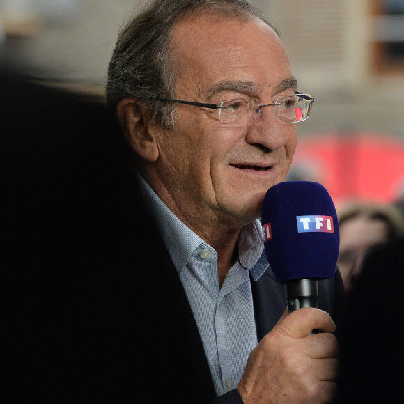 Jean-Pierre Pernaut lors du tournage de l'émission "Votre plus beau marché de France", le 14 juin 2019. © Frédéric Chambert / Panoramic / Bestimage