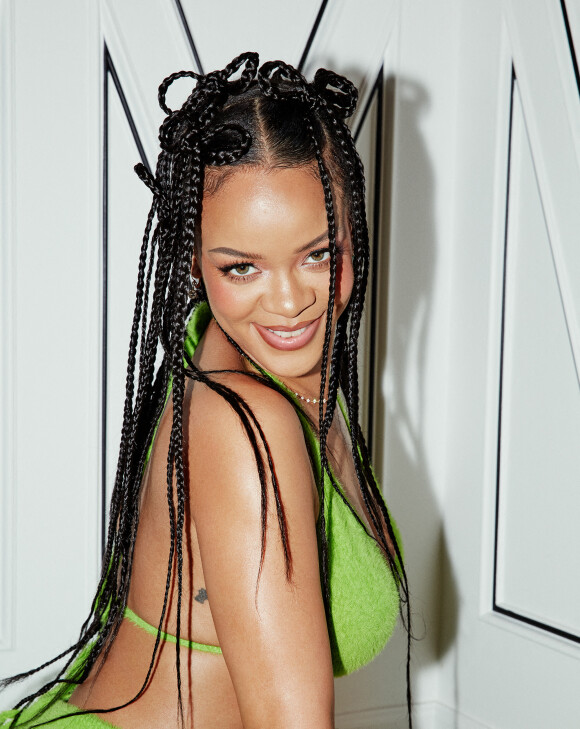 Rihanna dans la campagne de promotion de sa nouvelle collection de lingerie "Fluff It Up" de sa marque "Savage x Fenty".