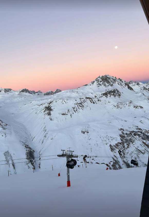 Vitaa filme ses vacances en Savoie. Story Instagram du 19 décembre 2021.