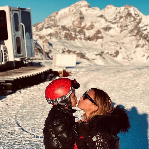 Vitaa et son fils Adam en vacances à la station Le Refuge de Solaise, à Val d'Isère. Janvier 2020.