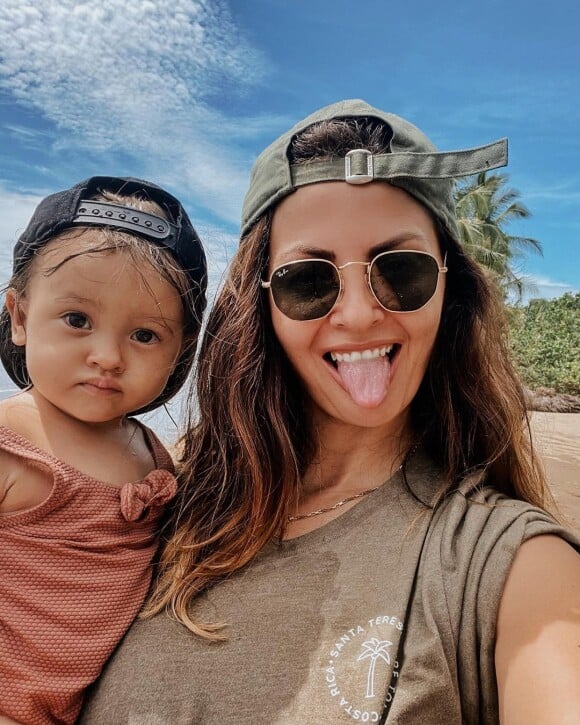 Julia Flabat avec sa fille Ella au Costa Rica, novembre 2021