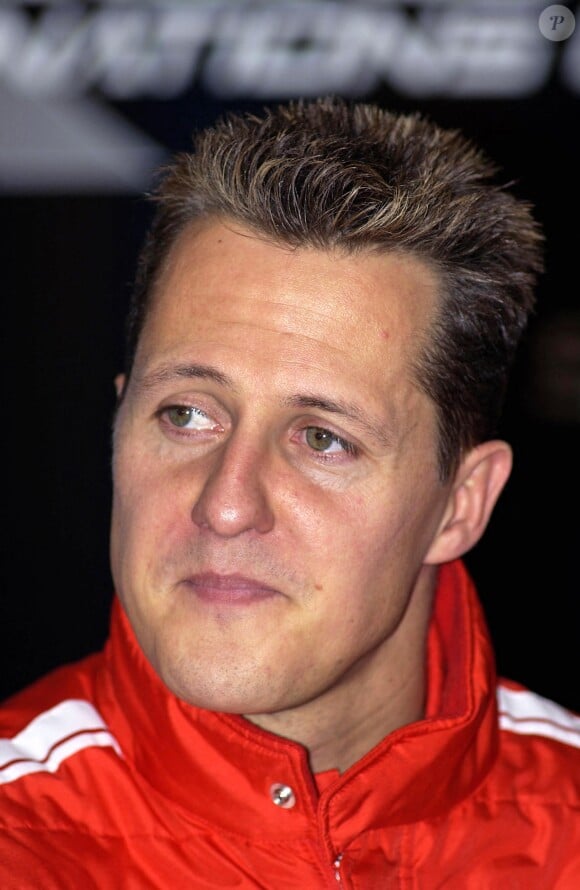 Michael Schumacher lors d'une conference de presse a Paris.