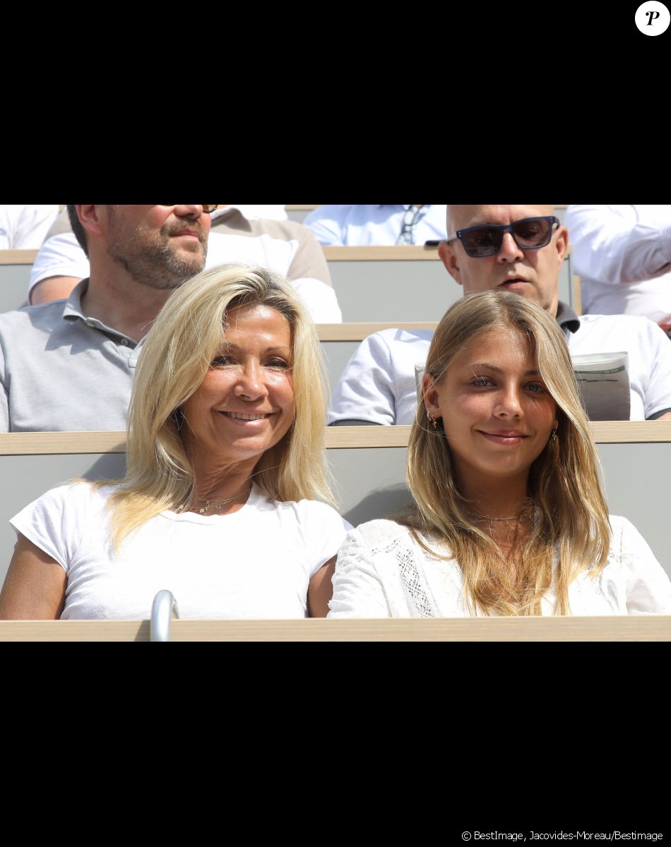 Natty Belmondo et sa fille Stella Belmondo dans les tribunes lors des internationaux de tennis de Roland Garros à Paris, France, le 3 juin 2019. © Jacovides-Moreau/Bestimage