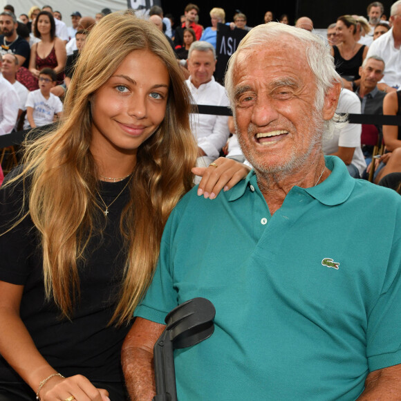 Exclusif - Jean-Paul Belmondo et sa fille Stella - Gala de boxe "No Limit Episode IX" organisé par B. Asloum (ancien champion du monde de boxe) en plein air au théâtre Tivol au Cannet. © Bruno Bebert/Bestimage