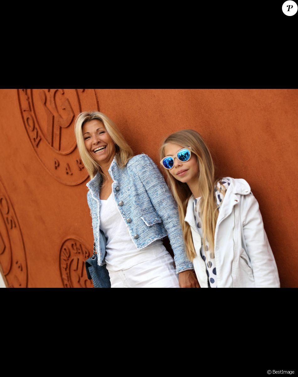 Natty Belmondo et sa fille Stella Belmondo - People au village des Internationaux de France de tennis de Roland Garros à Paris. Le 30 mai 2015.