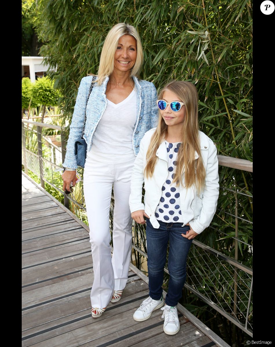Natty Belmondo et sa fille Stella Belmondo - People au village des Internationaux de France de tennis de Roland Garros à Paris. Le 30 mai 2015.