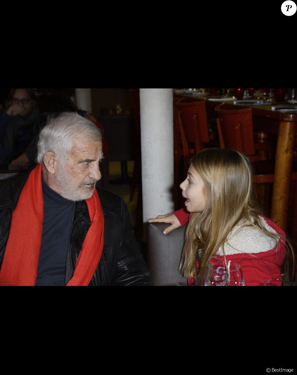 Exclusif - Jean-Paul Belmondo, avec sa fille Stella, a dejeune avec Marcel Campion a La chope des puces a Saint-Ouen. Le 19 janvier 2014