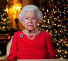 Elizabeth II lors de l'enregistrement de son discours de Noël à la White Drawing Room de Windsor