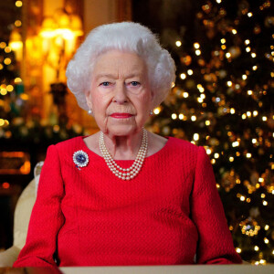 Elizabeth II lors de l'enregistrement de son discours de Noël à la White Drawing Room de Windsor