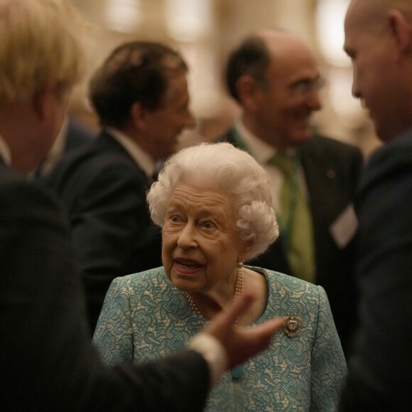 La reine Elisabeth II d'Angleterre et Boris Johnson (Premier ministre du Royaume-Uni) - Réception du "Global Investment Conference" au château de Windsor, le 19 octobre 2021.