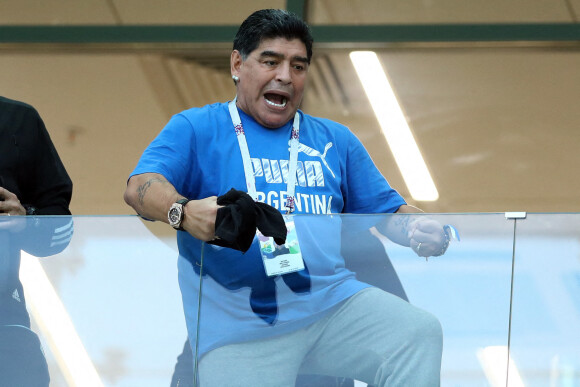 Diego Maradona en tribune lors d'un match Argentine / Croatie de la coupe du monde à Nijni Novgorod. © Inside / Panoramic / Bestimage