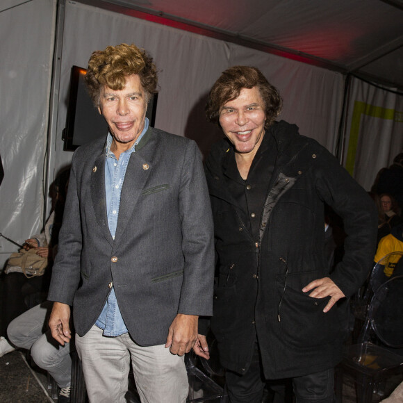 Igor et Grichka Bogdanov (Bogdanoff) - Lancement officiel des "Pères Noël Verts" du Secours Populaire sur la place de l'Hôtel de Ville à Paris le 25 novembre 2019. © Jack Tribeca/Bestimage