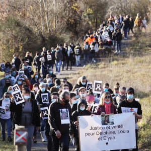 La famille et les proches se sont réunis pour une marche blanche en hommage à Delphine Jubillar, l'infirmière de 33 ans, disparue il y a un an, à Cagnac-les-Mines. Le 19 décembre 2021 © Patrick Bernard / Bestimage