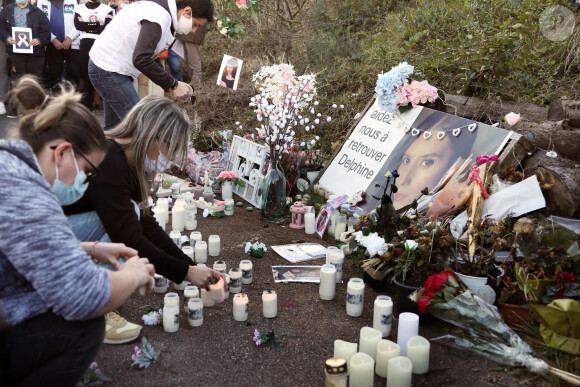 La famille et les proches se sont réunis pour une marche blanche en hommage à Delphine Jubillar, l'infirmière de 33 ans, disparue il y a un an, à Cagnac-les-Mines. Le 19 décembre 2021 © Patrick Bernard / Bestimage