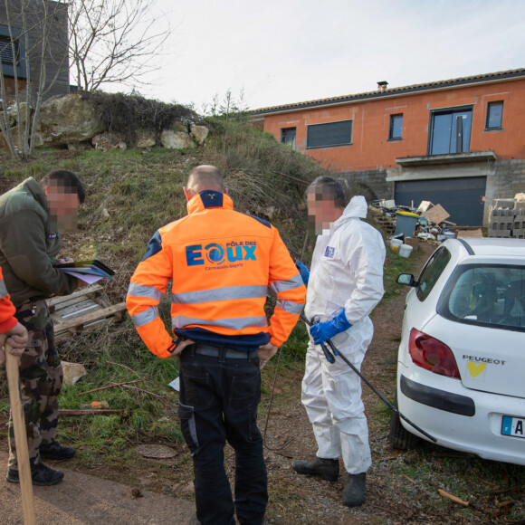 La maison en construction de Delphine Jubillar (Aussaguel) , disparue sans laisser de traces depuis le 16 décembre 2020 à Cagnac les Mines dans le Tarn. Un gendarme et une équipe du service des eaux ont mené des investigations pour chercher des traces dans le réseau raccordé à la maison. Le 7 janvier 2021  © Frédéric Maligne / Bestimage