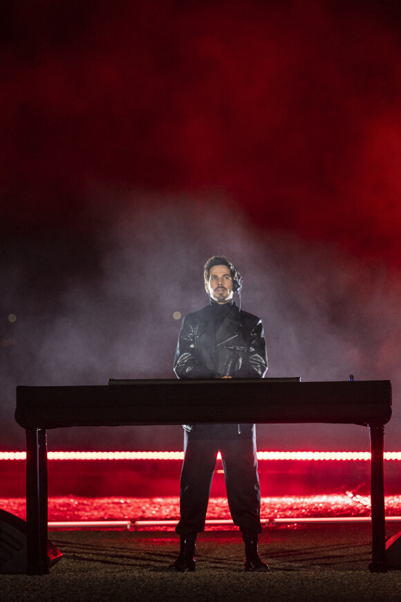 Exclusif - Le DJ Michaël Canitrot lors du feu d'artifice de l'émission "La grande soirée du 31" au château de Chantilly, diffusée le 31 décembre sur France 2. © Cyril Moreau / Bestimage