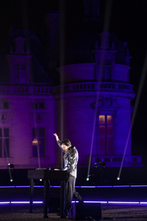 Exclusif - Le DJ Michaël Canitrot lors du feu d'artifice de l'émission "La grande soirée du 31" au château de Chantilly, diffusée le 31 décembre sur France 2. © Cyril Moreau / Bestimage