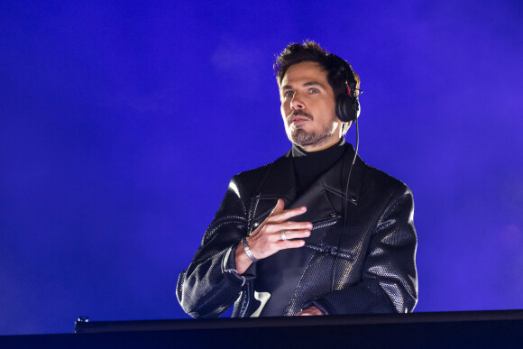 Exclusif - Le DJ Michaël Canitrot lors du feu d'artifice de l'émission "La grande soirée du 31" au château de Chantilly, diffusée le 31 décembre sur France 2. © Cyril Moreau / Bestimage