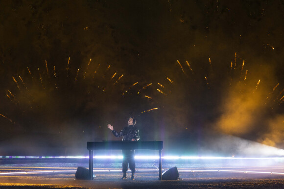 Exclusif - Le DJ Michaël Canitrot lors du feu d'artifice de l'émission "La grande soirée du 31" au château de Chantilly, diffusée le 31 décembre sur France 2. © Cyril Moreau / Bestimage