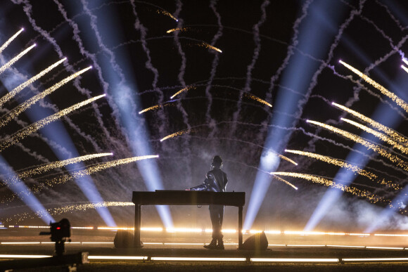 Exclusif - Le DJ Michaël Canitrot lors du feu d'artifice de l'émission "La grande soirée du 31" au château de Chantilly, diffusée le 31 décembre sur France 2. © Cyril Moreau / Bestimage