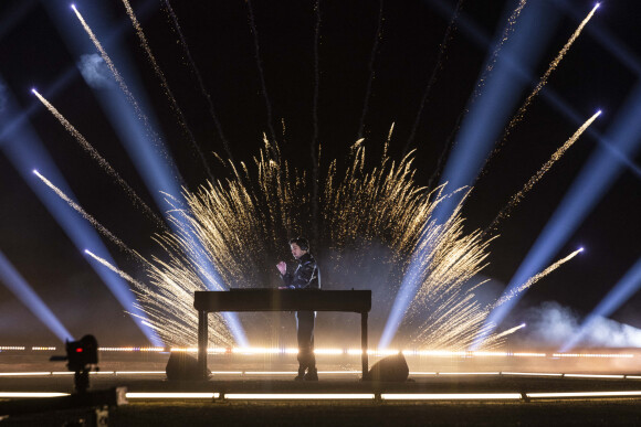 Exclusif - Le DJ Michaël Canitrot lors du feu d'artifice de l'émission "La grande soirée du 31" au château de Chantilly, diffusée le 31 décembre sur France 2. © Cyril Moreau / Bestimage