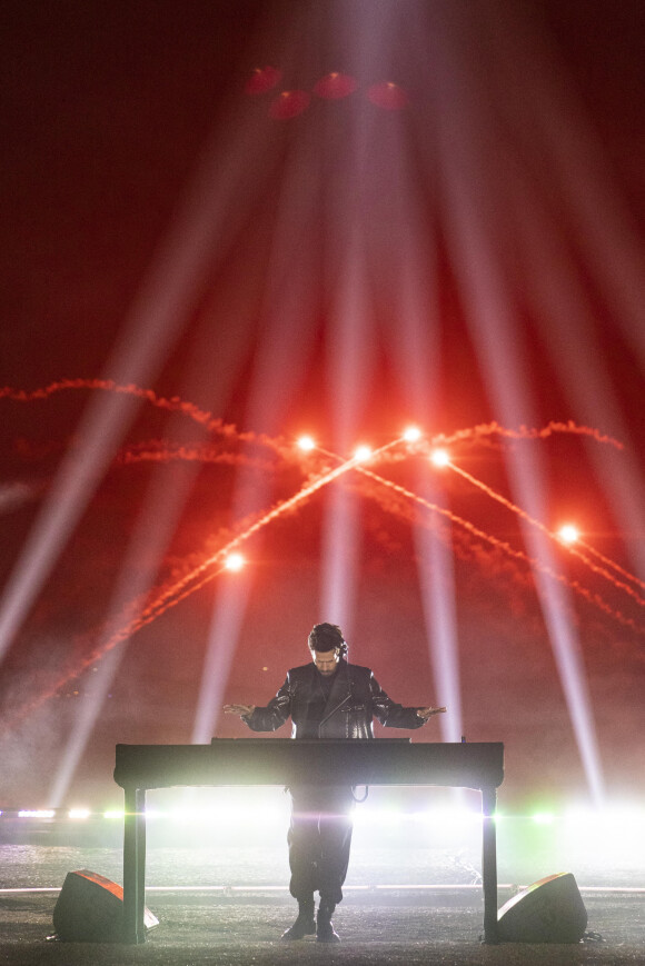 Exclusif - Le DJ Michaël Canitrot lors du feu d'artifice de l'émission "La grande soirée du 31" au château de Chantilly, diffusée le 31 décembre sur France 2. © Cyril Moreau / Bestimage