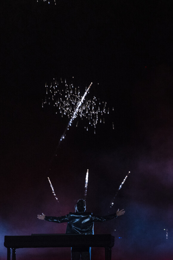 Exclusif - Le DJ Michaël Canitrot lors du feu d'artifice de l'émission "La grande soirée du 31" au château de Chantilly, diffusée le 31 décembre sur France 2. © Cyril Moreau / Bestimage