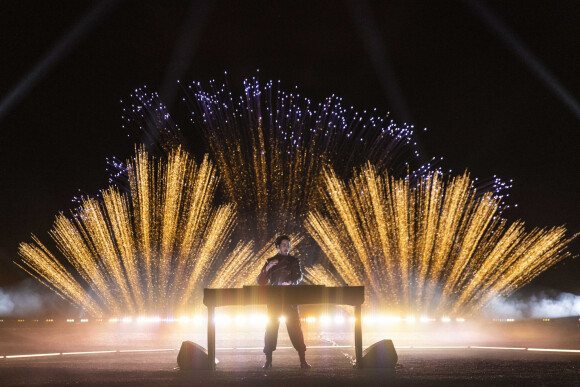 Exclusif - Le DJ Michaël Canitrot lors du feu d'artifice de l'émission "La grande soirée du 31" au château de Chantilly, diffusée le 31 décembre sur France 2. © Cyril Moreau / Bestimage