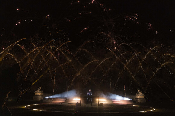 Exclusif - Le DJ Michaël Canitrot lors du feu d'artifice de l'émission "La grande soirée du 31" au château de Chantilly, diffusée le 31 décembre sur France 2. © Cyril Moreau / Bestimage