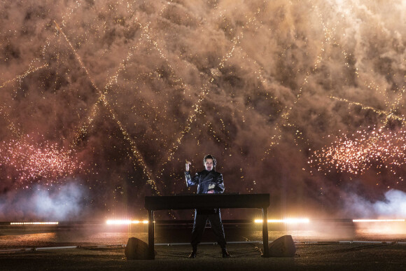 Exclusif - Le DJ Michaël Canitrot lors du feu d'artifice de l'émission "La grande soirée du 31" au château de Chantilly, diffusée le 31 décembre sur France 2. © Cyril Moreau / Bestimage