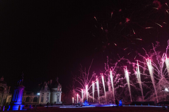 Exclusif -  Le DJ Michaël Canitrot lors du feu d'artifice de l'émission "La grande soirée du 31" au château de Chantilly, diffusée le 31 décembre sur France 2. © Cyril Moreau / Bestimage