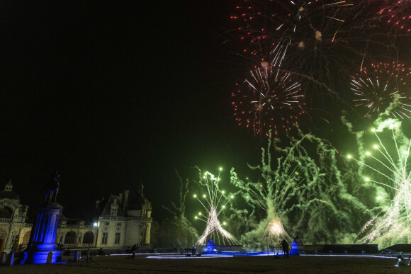 Exclusif -  Le DJ Michaël Canitrot lors du feu d'artifice de l'émission "La grande soirée du 31" au château de Chantilly, diffusée le 31 décembre sur France 2. © Cyril Moreau / Bestimage