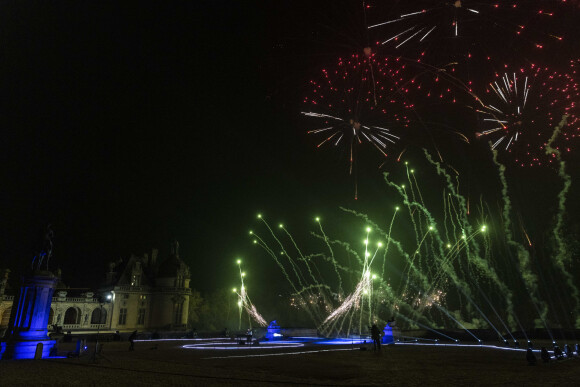 Exclusif - Le DJ Michaël Canitrot lors du feu d'artifice de l'émission "La grande soirée du 31" au château de Chantilly, diffusée le 31 décembre sur France 2. © Cyril Moreau / Bestimage