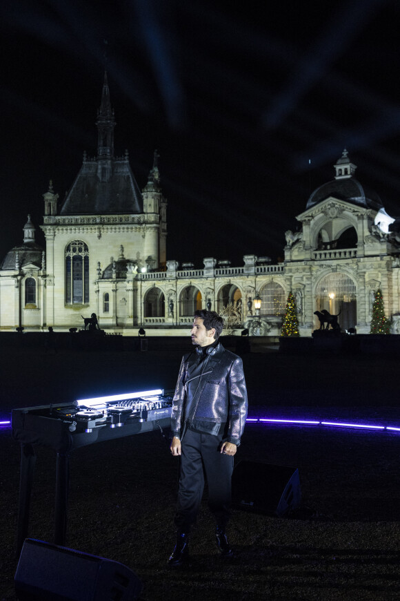 Exclusif - Le DJ Michaël Canitrot lors du feu d'artifice de l'émission "La grande soirée du 31" au château de Chantilly, diffusée le 31 décembre sur France 2. © Cyril Moreau / Bestimage