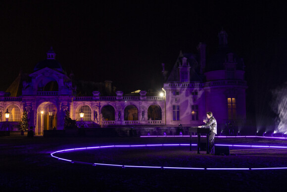 Exclusif - Le DJ Michaël Canitrot lors du feu d'artifice de l'émission "La grande soirée du 31" au château de Chantilly, diffusée le 31 décembre sur France 2. © Cyril Moreau / Bestimage