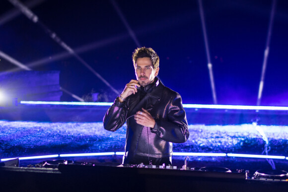 Exclusif - Le DJ Michaël Canitrot lors du feu d'artifice de l'émission "La grande soirée du 31" au château de Chantilly, diffusée le 31 décembre sur France 2. © Cyril Moreau / Bestimage