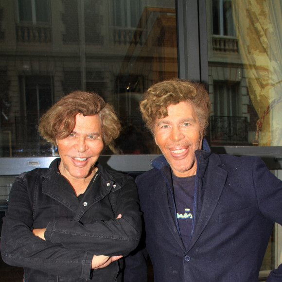 Exclusif - Les frères Igor et Grichka Bogdanoff sont les invités de Jordan de Luxe pour son émission l'Instant de Luxe pour la chaine Non Stop People à Paris le 23 juin 2021. © Baldini / Bestimage 