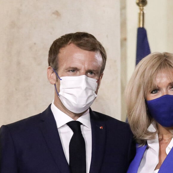 Le président de la République, Emmanuel Macron et la première dame, Brigitte Macron recoivent Kyriakos Mitsotakis, Premier ministre de la République Hellénique et son épouse Mareva Grabowski pour un diner de travail, au palais de l'Elysée, Paris, le 27 septembre 2021. © Stéphane Lemouton / Bestimage  French president and his wife receive Greek Prime Minister Kyriakos Mitsotakis and his wife Mareva Grabowski at the Elysee Palace, in Paris, September 27, 2021. 