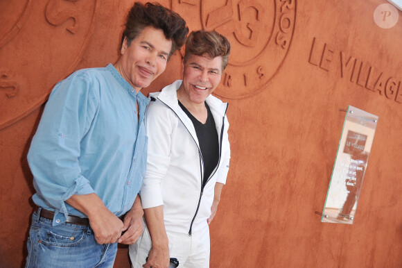 Igor et Grichka Bogdanov au village des Internationaux de France de tennis de Roland-Garros à Paris, le 6 juin 2014.