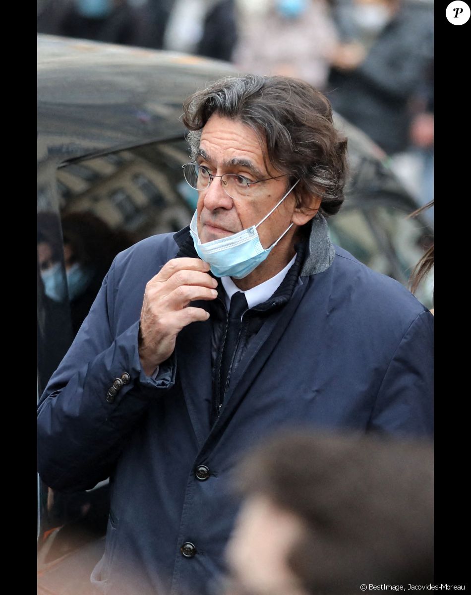 Luc Ferry - Arrivées à la messe en hommage aux frères Igor et Grichka Bogdanoff (Bogdanov) en l'église de La Madeleine à Paris. Le 10 janvier 2022 © Jacovides-Moreau / Bestimage
