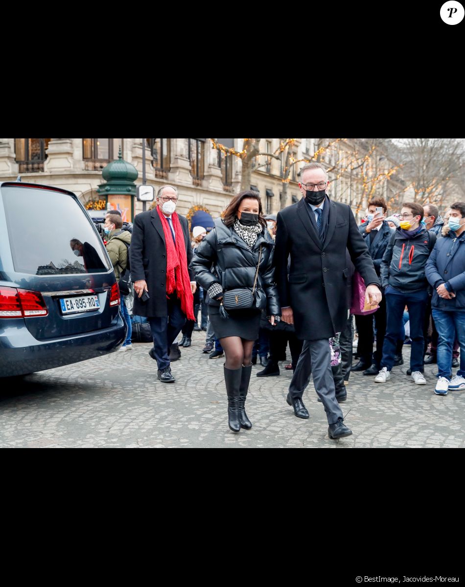 Laurence Sailliet - Arrivées à la messe en hommage aux frères Igor et Grichka Bogdanoff (Bogdanov) en l'église de La Madeleine à Paris. Le 10 janvier 2022 © Jacovides-Moreau / Bestimage