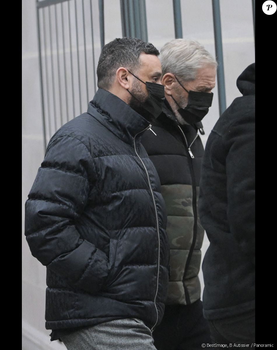 Cyril Hanouna et Jean-Claude Darmon - Arrivées à la messe en hommage aux frères Igor et Grichka Bogdanoff (Bogdanov) en l'église de La Madeleine à Paris. Le 10 janvier 2022 © JB Autissier / Panoramic / Bestimage