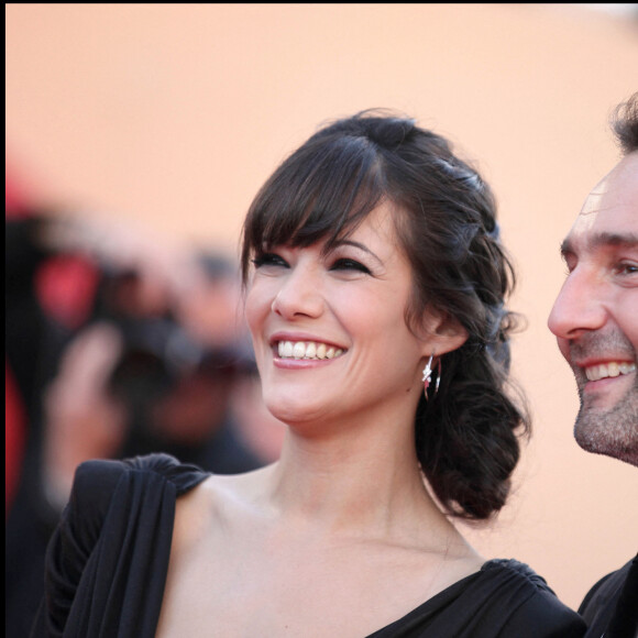 Mélanie Doutey et Gilles Lellouche - Montée des marches du film "The Artist" - 64e Festival de Cannes. 2011.