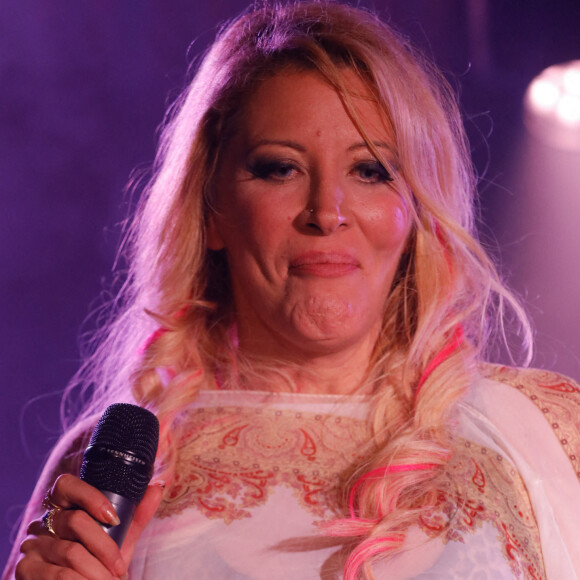 Exclusif - Loana (Loana Petrucciani) - Concert de Eryl Prayer (sosie d'Elvis Priesley) lors de la tournée "Elvis Tour intimiste" avec la participation de Loana au bateau théâtre "Le Nez Rouge" à Paris, le 26 juin 2021. © Christophe Clovis / Bestimage