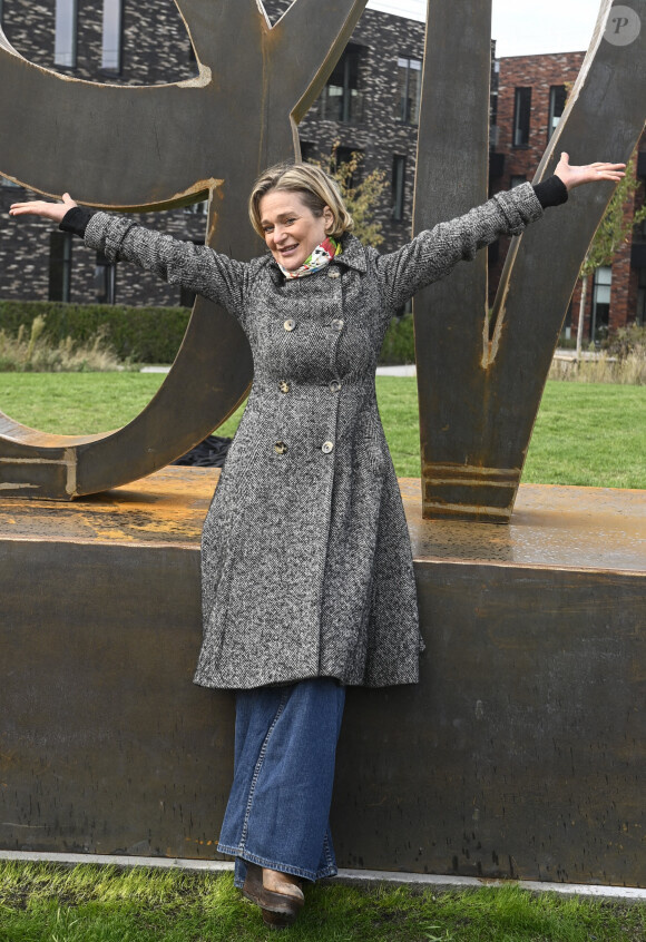 Inauguration de la sculpture "Ageless Love" de la princesse Delphine de Saxe-Cobourg à Saint-Nicolas (Sint-Niklaas) lors de sa première sortie officielle en tant que princesse, le 17 octobre 2020.