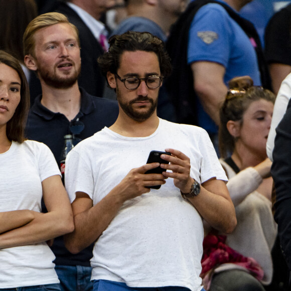 Thomas Hollande et sa compagne Emilie Broussouloux - People lors de la finale du Top 14 français entre Montpellier et Castres au Stade de France à Paris, le 2 juin 2018. © Pierre Perusseau/Bestimage 