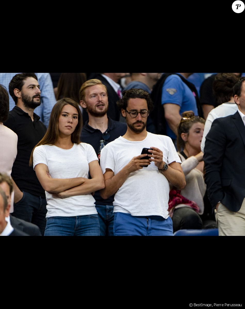 Thomas Hollande et sa compagne Emilie Broussouloux - People lors de la finale du Top 14 français entre Montpellier et Castres au Stade de France à Paris, le 2 juin 2018. © Pierre Perusseau/Bestimage