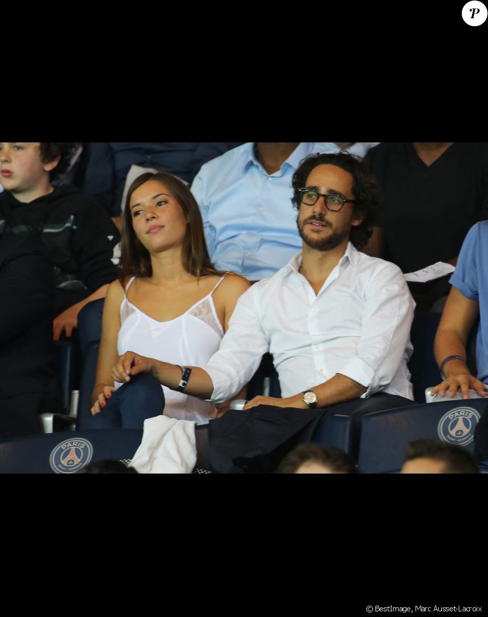 Thomas Hollande et sa compagne Emilie Broussouloux (journaliste France 2) - People au match de Ligue des champions Psg contre Arsenal au Parc des Princes à Paris le 13 septembre 2016. © Marc Ausset-Lacroix/Bestimage
