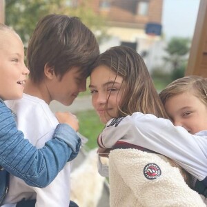 Les enfants de Bertrand Lacherie et d'Elodie Gossuin le jour de la rentrée 2021